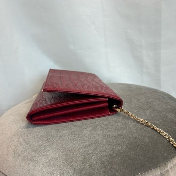 Red faux leather croc embossed crossbody flap purse - Picture 5 of 11